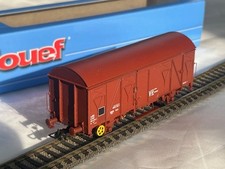 Wagon fermé livrée rouille