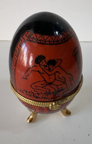 Oeuf porcelaine sur pieds - sur,