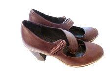 Paire de chaussures en cuir