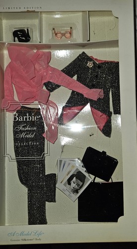 Neuve tenue outfit - , habillage