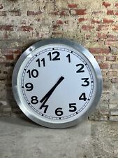 Pendule géante d'usine