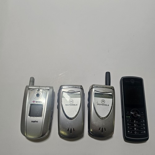 Lot vintage flip phones - vintage,