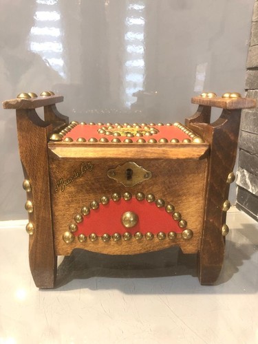 Joli coffre bois rouge - joli, et