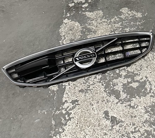Calandre volvo v40 design - calandre, r-design