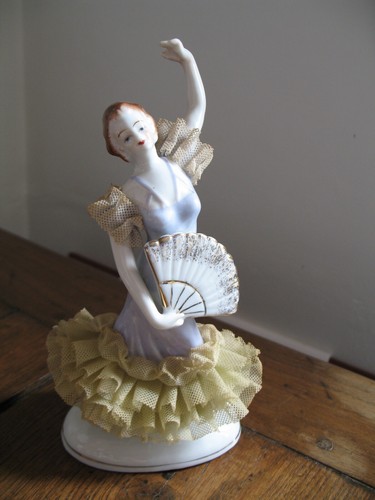 Statuette porcelaine - en,