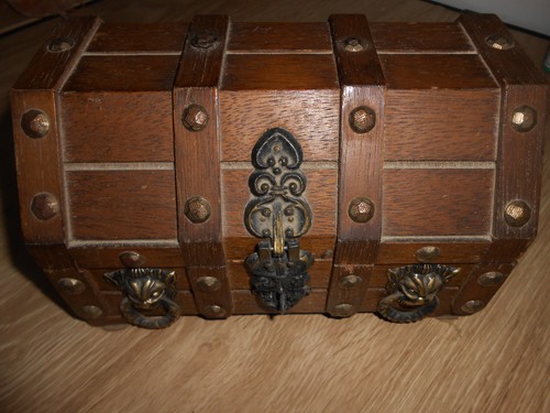 Beau coffre bijoux bois - beau,