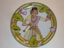 ASSIETTE EN PORCELAINE