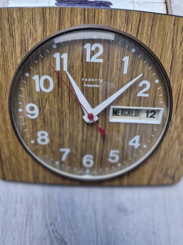 Horloge murale électrique