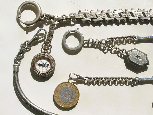 Lot chaînes montre a - de, de