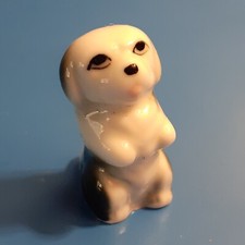 FEVE ANCIENNE CHIEN DRESSE Hr