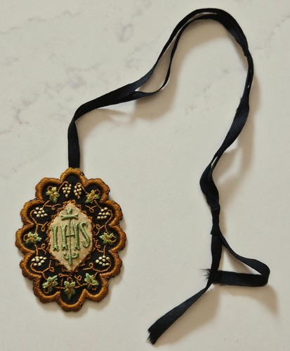 Ancien scapulaire brodé - scapulaire, ihs