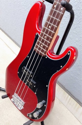 Guitare basse électrique