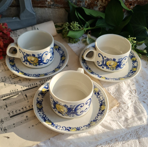 Anciennes tasses sous - anciennes,