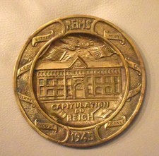 Plaque en bronze laiton Reims capitulation du Reich 1945