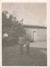 OLD SMALL PHOTOGRAPH 1922 CHILDREN'S DUO POSING IN THE YARD