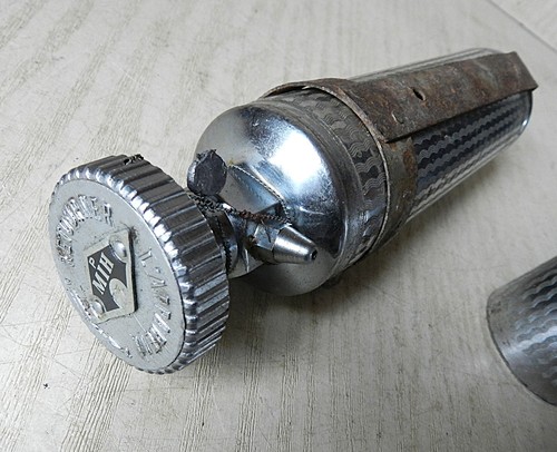 Ancien extincteur automobile - ancien,