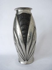 Vase en dinanderie d'étain