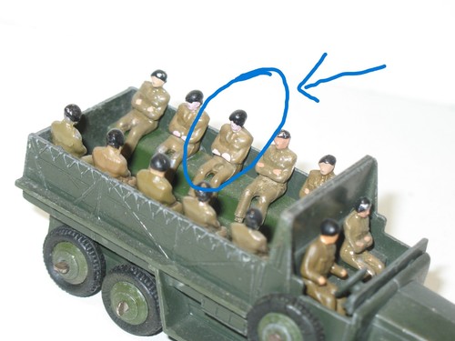 R12 dinky toys 1x - 1x, soldat
