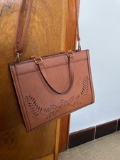 sac à main femme. Très beau. La couleur est magnifique. Très bon état.  