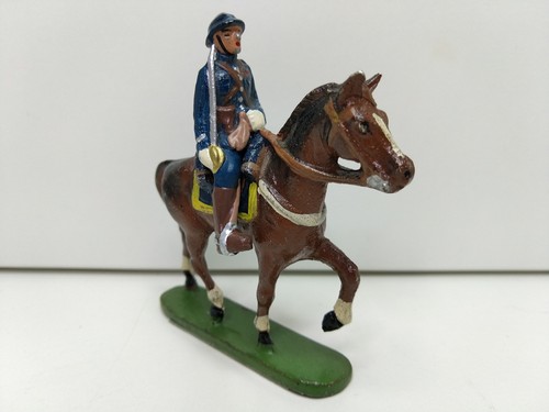 Quiralu officier avec - -, sabre