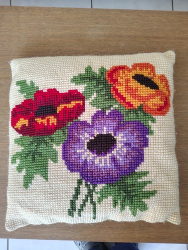 Coussin brode main