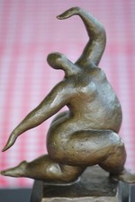 Nude woman, patinated bronze on marble column, reissue after Milo (1893-1970)