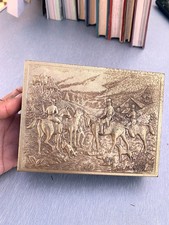 Boîte ancienne publicitaire Pastilles de Vichy chasse à courre métal bakélite