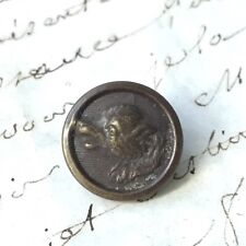 Old Crew Hunting Button Veneer Button