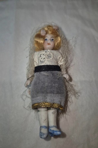 Poupée mignonnette ancienne - poupée,