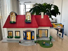 Maison playmobil contemporaine 3965 bon état avec accessoires et personnages