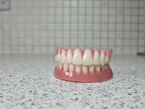 Dentier supérieur - , et