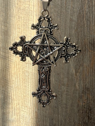 Collier croix gothique - collier,