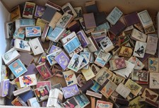 gros lot de boites d'alumettes