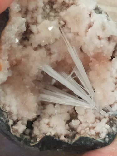 Scolecite geode sur - , heulandite