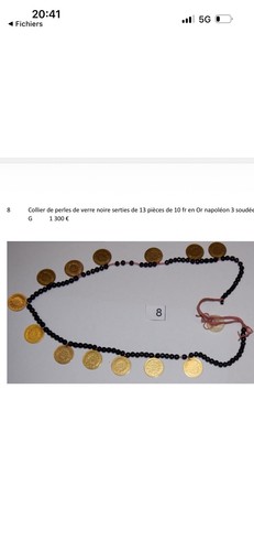 Collier perles noir breloques