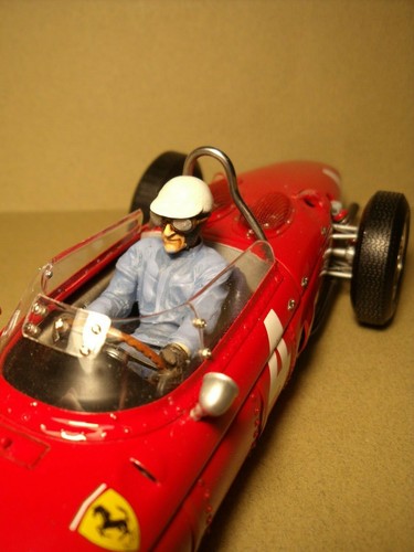 Figurine phil hill - 1/18,