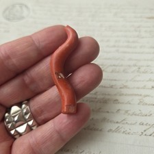 Branche De Corail Rouge Rubrum De Méditerranée Ancien 5 cm