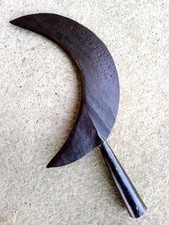 ANCIEN GRAND CROISSANT COUPE RONCE 47CM - OUTIL AGRICOLE -