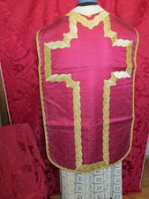 Chasuble Rouge en Soie TBE