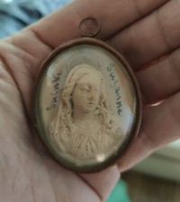 Reliquaire Sainte Suzanne en calcaire pétrifié verre bombé et Laiton.