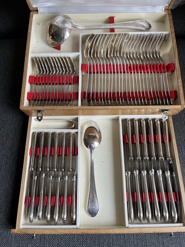Ménagère 125 pièces métal