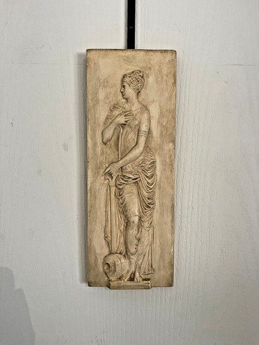 Ancien mural bas relief nymphe - bas,