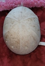 CASQUE VINTAGE MOTO OU PARACHUTISTE? DANS SON JUS, LE DESSUS TACHETé