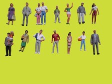 LOT  16  FIGURINES  ECHELLE