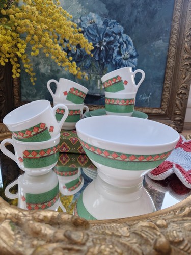 Tasses sous 1 - et,