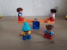 LEGO DUPLO. 4 PERSONNAGES ENFANTS ET BALANCOIRE A BASCULE