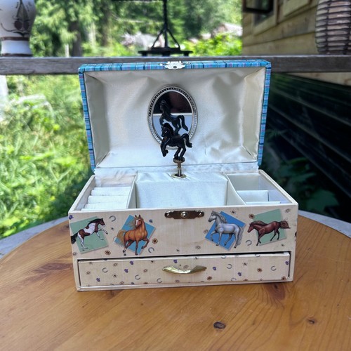 Vintage horse musical - horse, jewelry