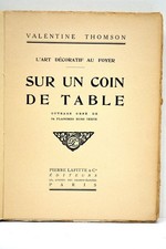 LIVRE ANCIEN THOMSON L'ART DECORATIF AU FOYER SUR UN COIN DE TABLE ILLUSTRE 1913