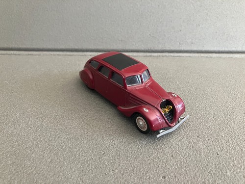 Ancienne voiture miniature - ancienne,