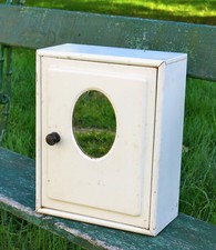 ARMOIRE à PHARMACIE, en